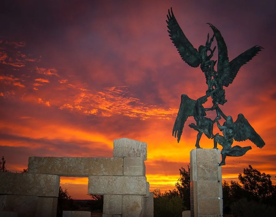 Outdoor+sculpture.jpg