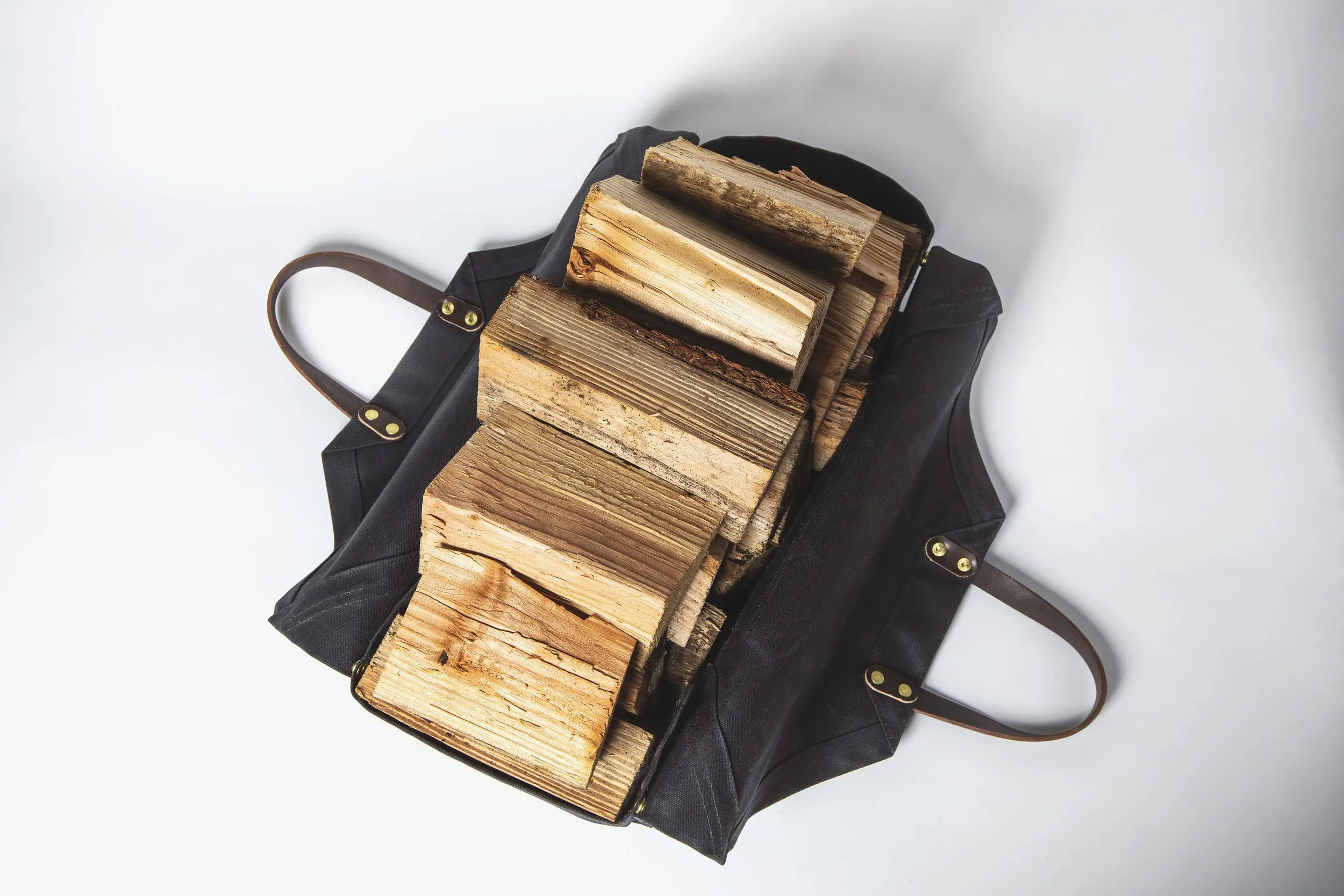 Heather_Birnie_Heartwood_Saunas_Log_Bag_Studio_003_web.webp