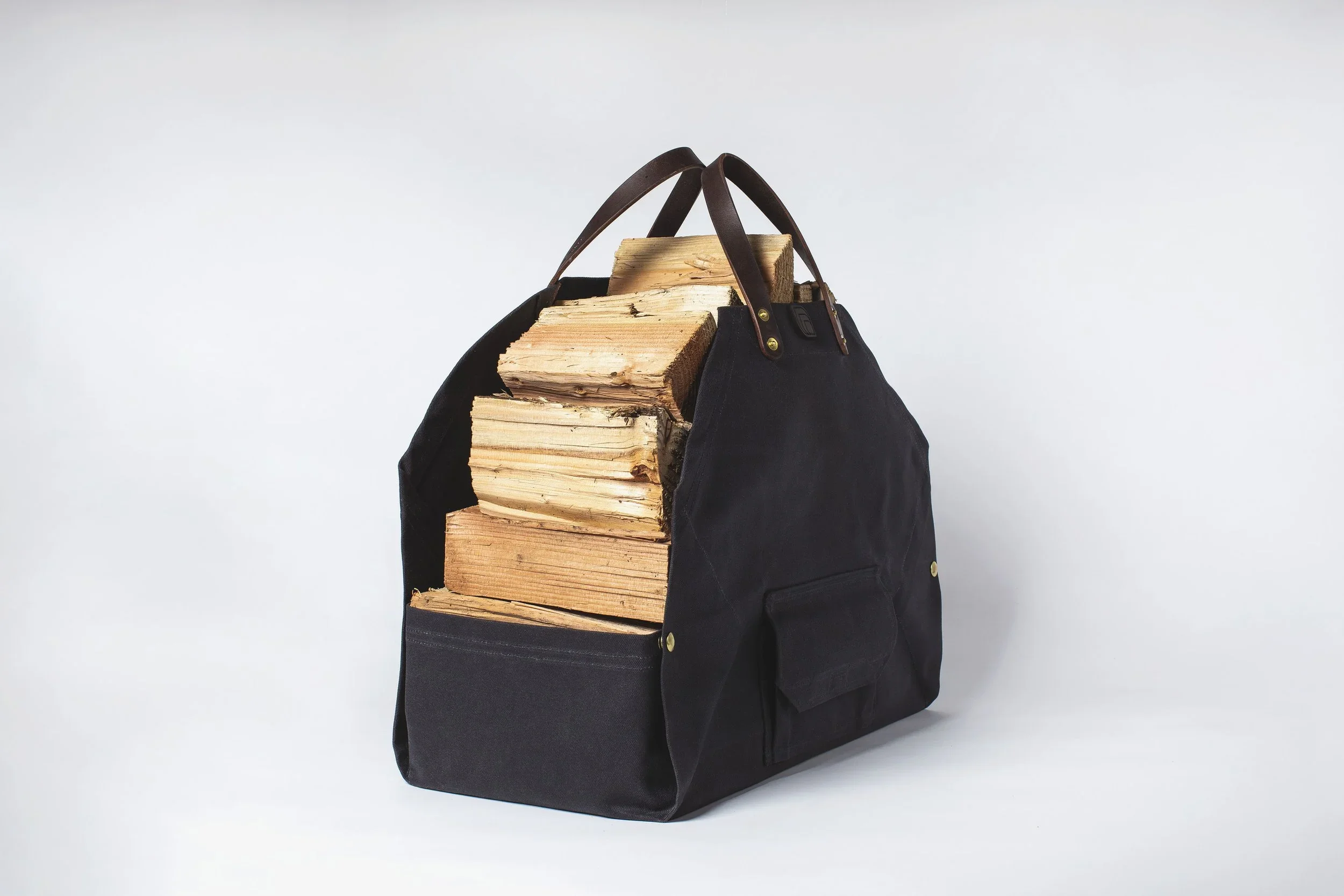 Heather_Birnie_Heartwood_Saunas_Log_Bag_Studio_001_web.webp