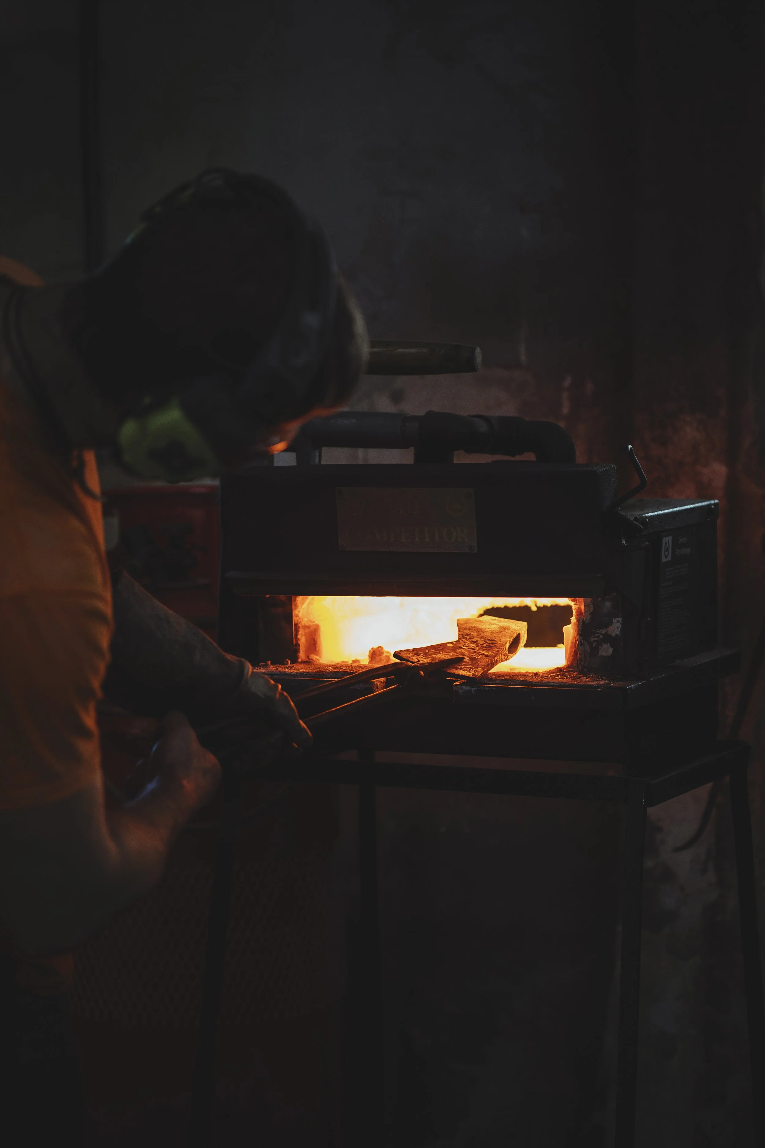 Heather_Birnie_Heartwood_Saunas_Thorn_Wood_Forge_Axes_060.jpg