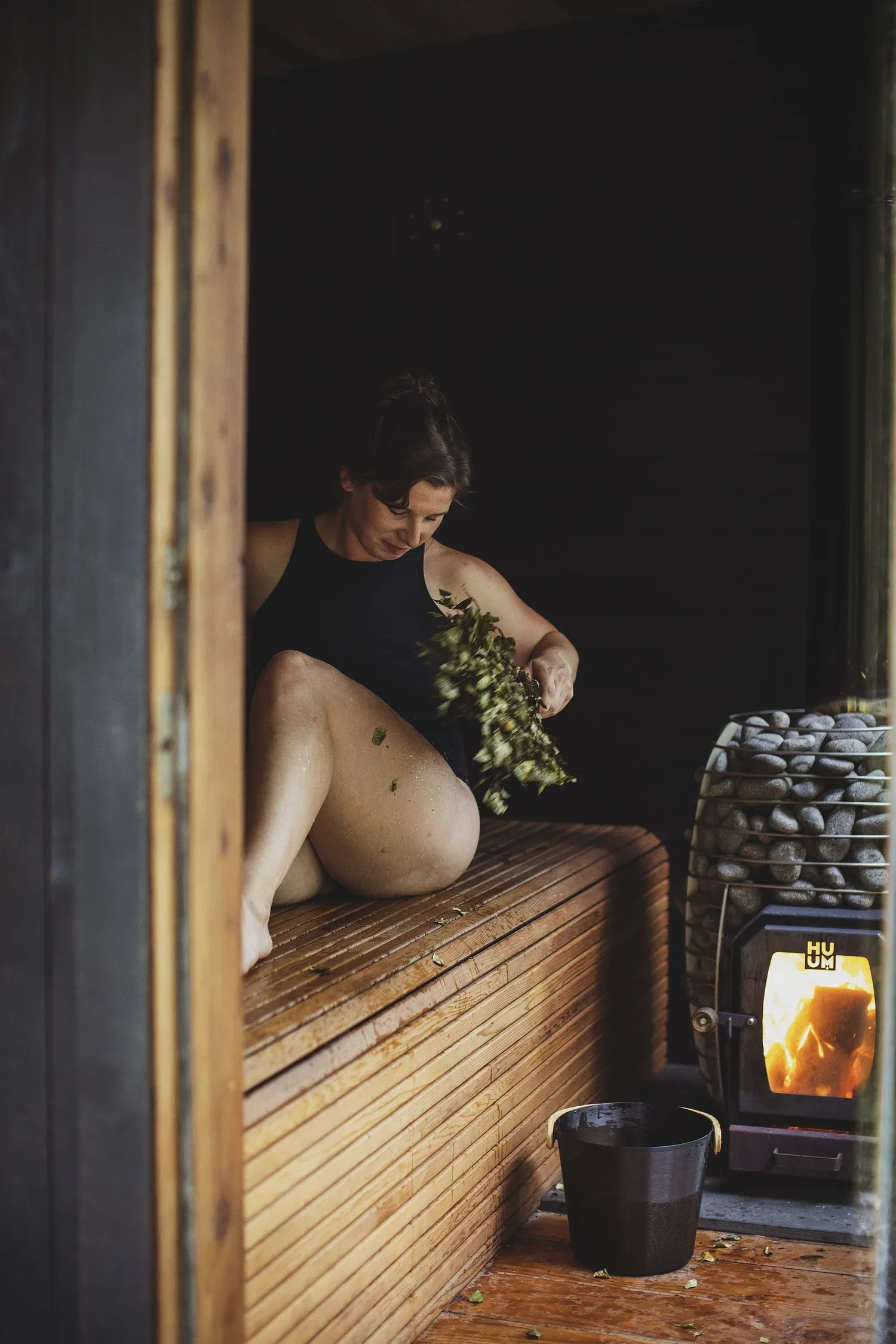 Heather_Birnie_Heartwood_Saunas_Log_Bag_Whisks_041_web.webp