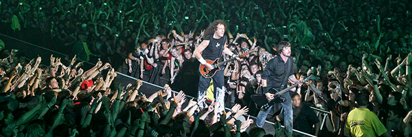 Foo-Fighters_Hyde-Park_2006.png