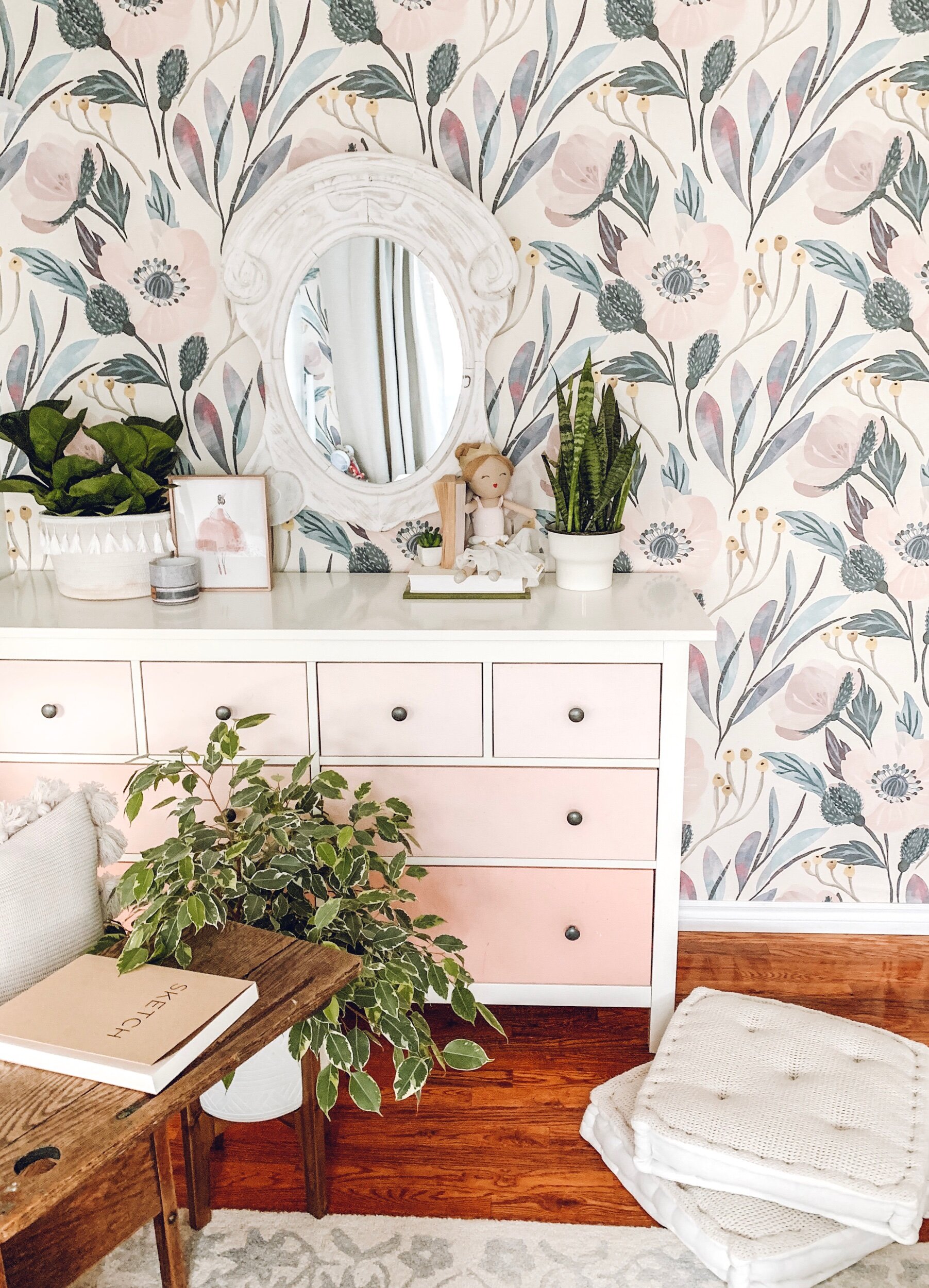 beauty room wallpaper
