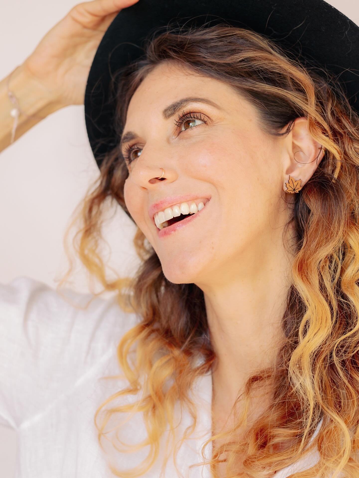 Cute and casual maple leaf studs 🍁