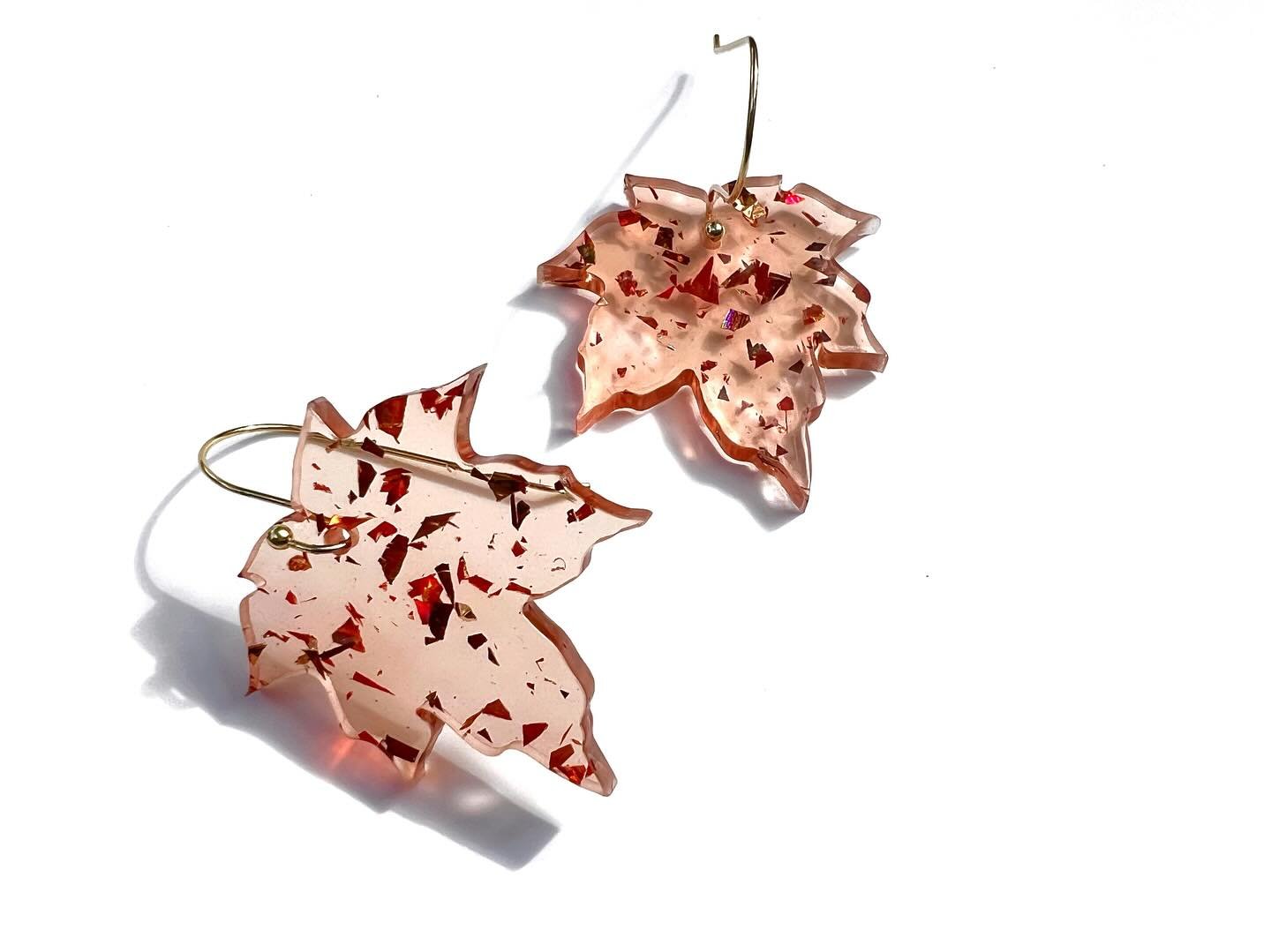 🍁🍁🍁New🍁🍁🍁 These acrylic earrings are even more stunning in person!!! Get em before they&rsquo;re gone!! @vj_beck @shopsalaco