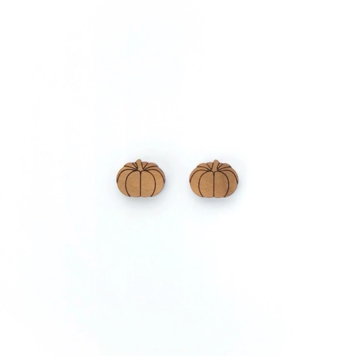 Handmade pumpkin stud earrings 🧡