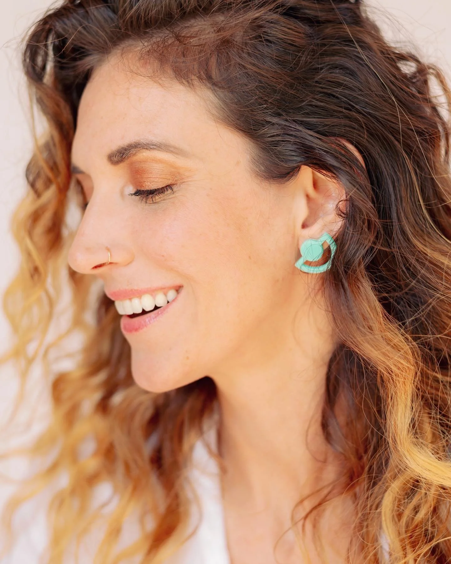 The Deco stud. Inspired by the Art Deco movement, it&rsquo;s simple shape is complimentary on every ear. And with a total of seven color/material options, they go with any outfit! Get them before they&rsquo;re gone for the season!