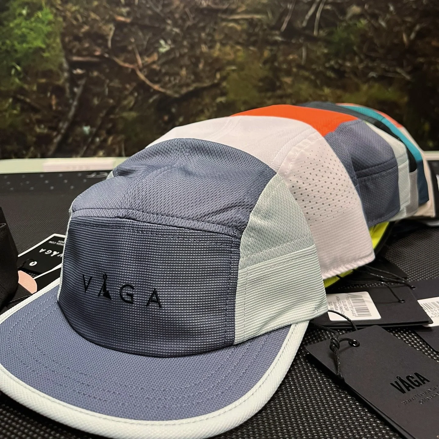 Hats &amp; head gear arrival !! 🧢. Just in time if you&rsquo;re after a last minute grab this @moraywayultras  weekend 🤩 

Weathers looking good 🤞 (I&rsquo;ll not jinx it) but Kyle &amp; co almost always snap up a sunny race day 🏃&zwj;♀️ looking 