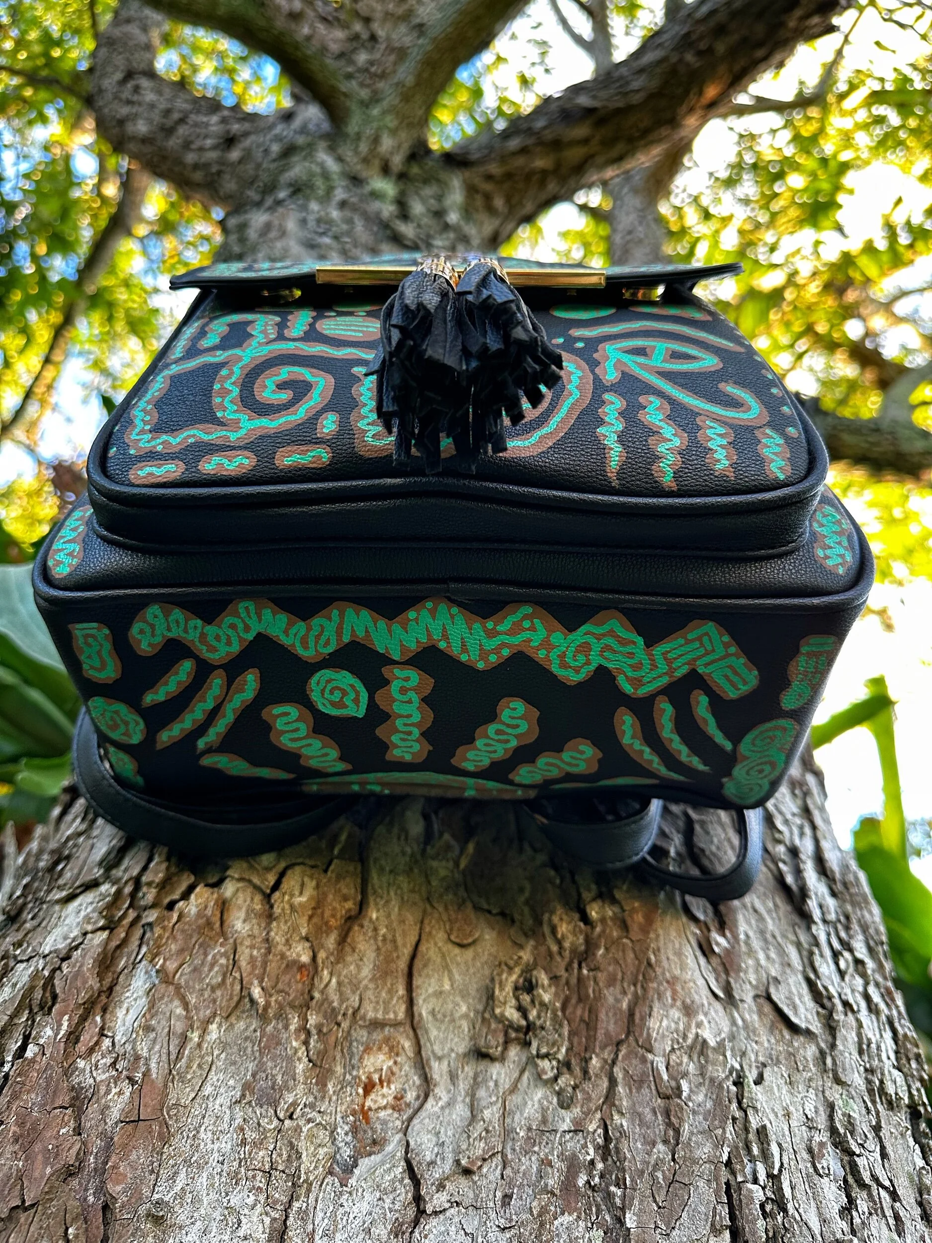 7064C84B-56FF-480D-8824-E67D52BEE610