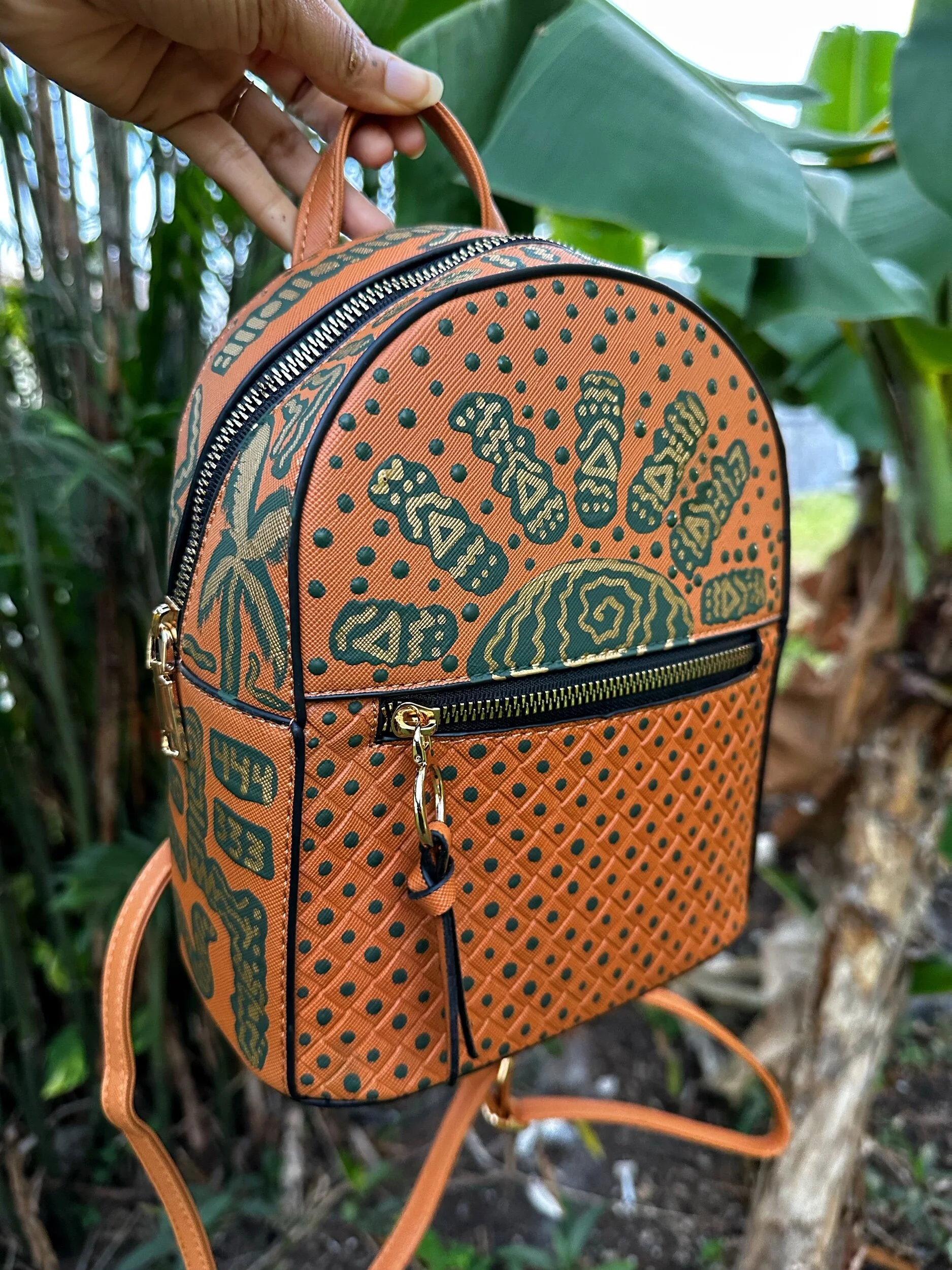 77CE39ED-7699-416F-8472-F78DF2A5F8AA