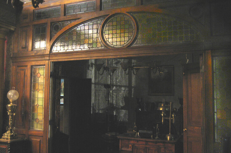 Victorian Room Divider (Sherlock Holmes)