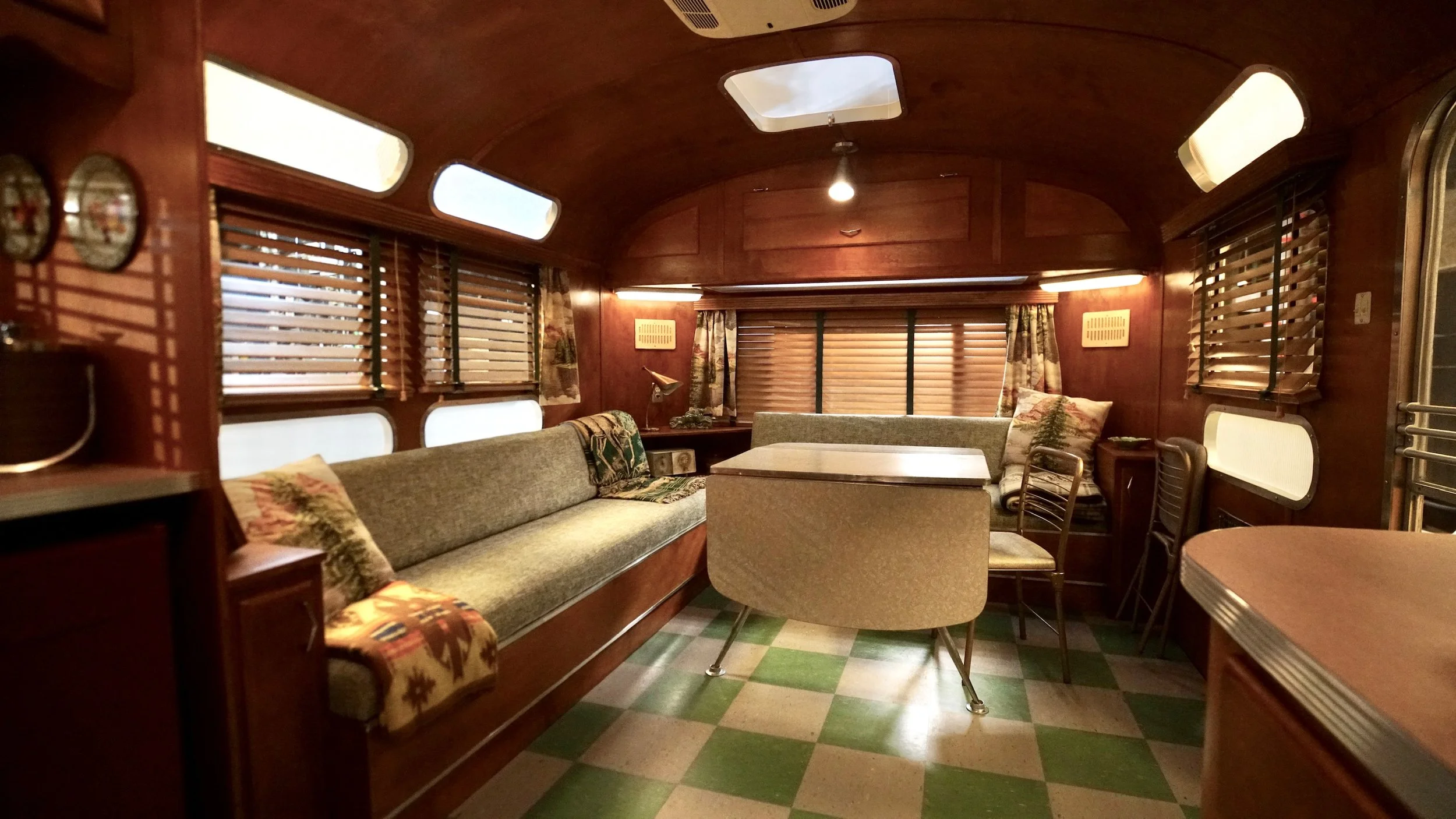 WEB_BL9_REDS_AIRSTREAM_002.JPG