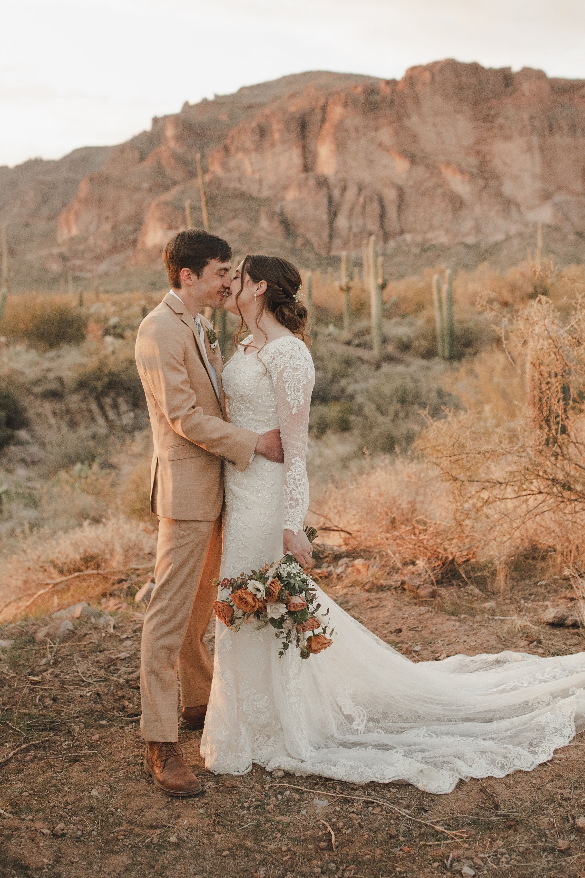 Intimate Desert Wedding at the Superstition Mountains | Arizona Wedding Photographer56.jpg