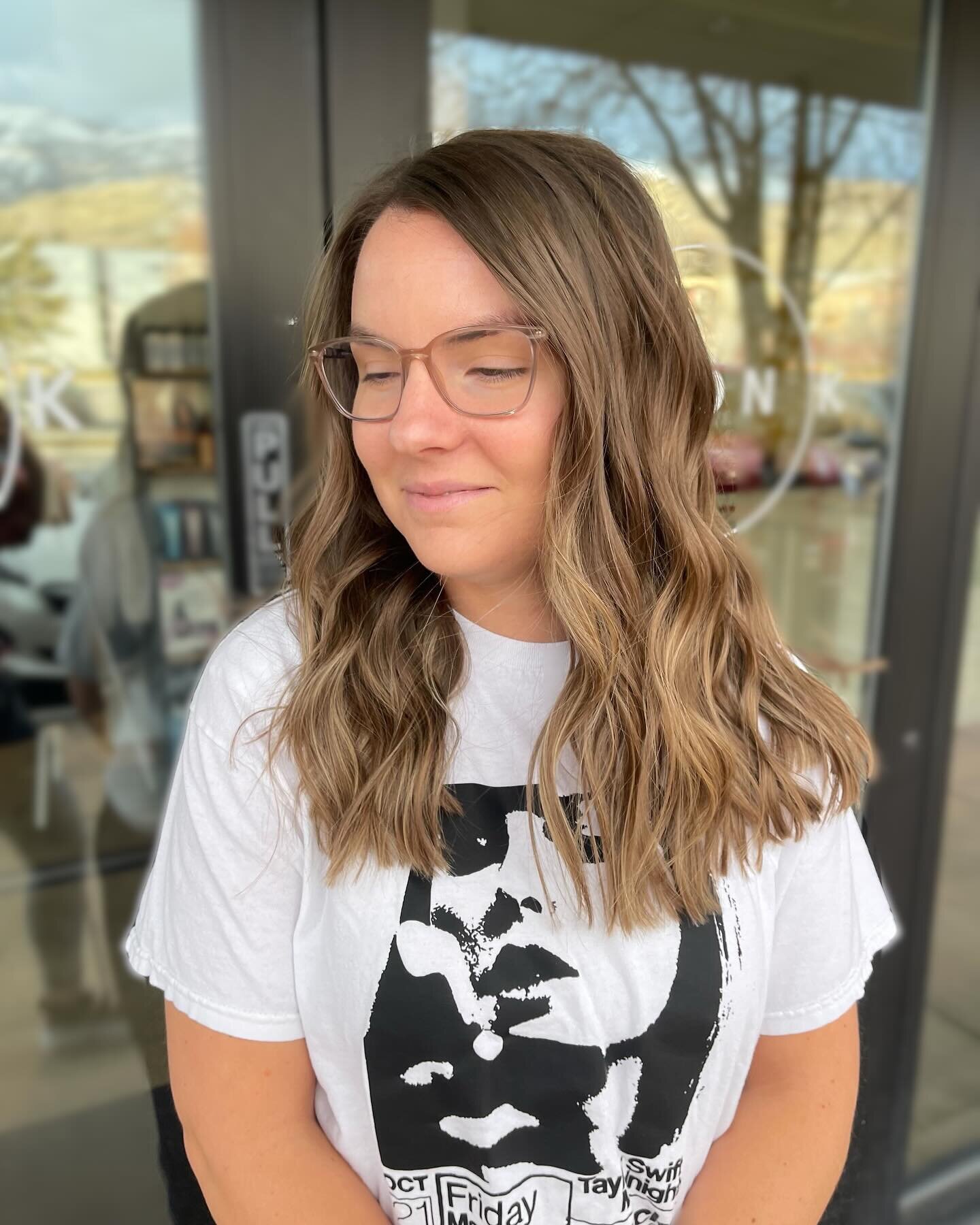 Give your hair the gift of Some extra love this month! Book the works with a scalp treatment, deep conditioning treatment, followed by a scalp massage and our signature blow dry. Your hair and scalp will never feel so loved!

Hair by stylist @madsbea