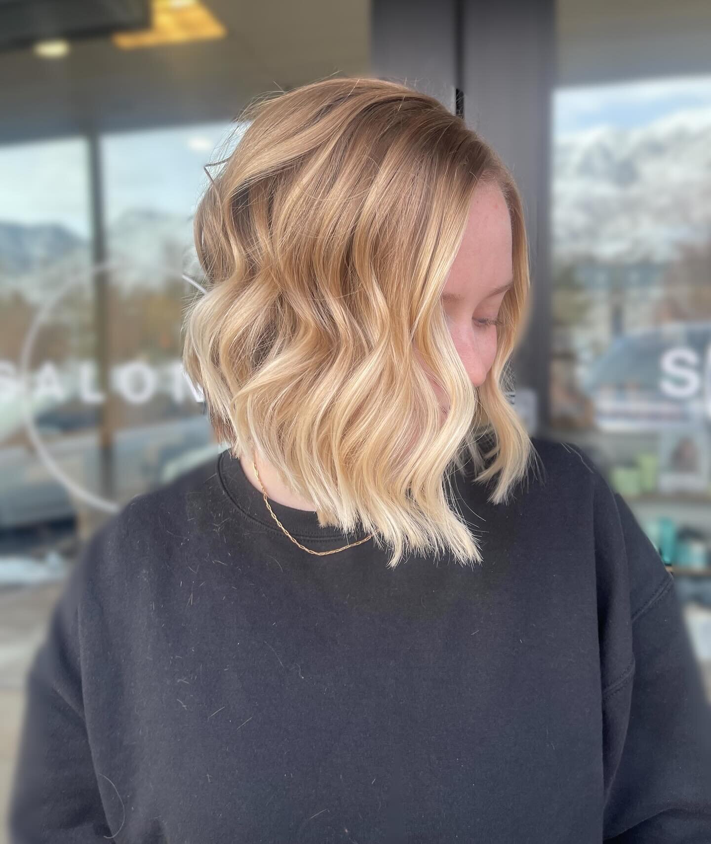 Did you know we can compliment your skin tone and eye color by choosing the perfect tones for your hair? Ask us at your next appointment. 

Hair by stylist @madsbeautylife