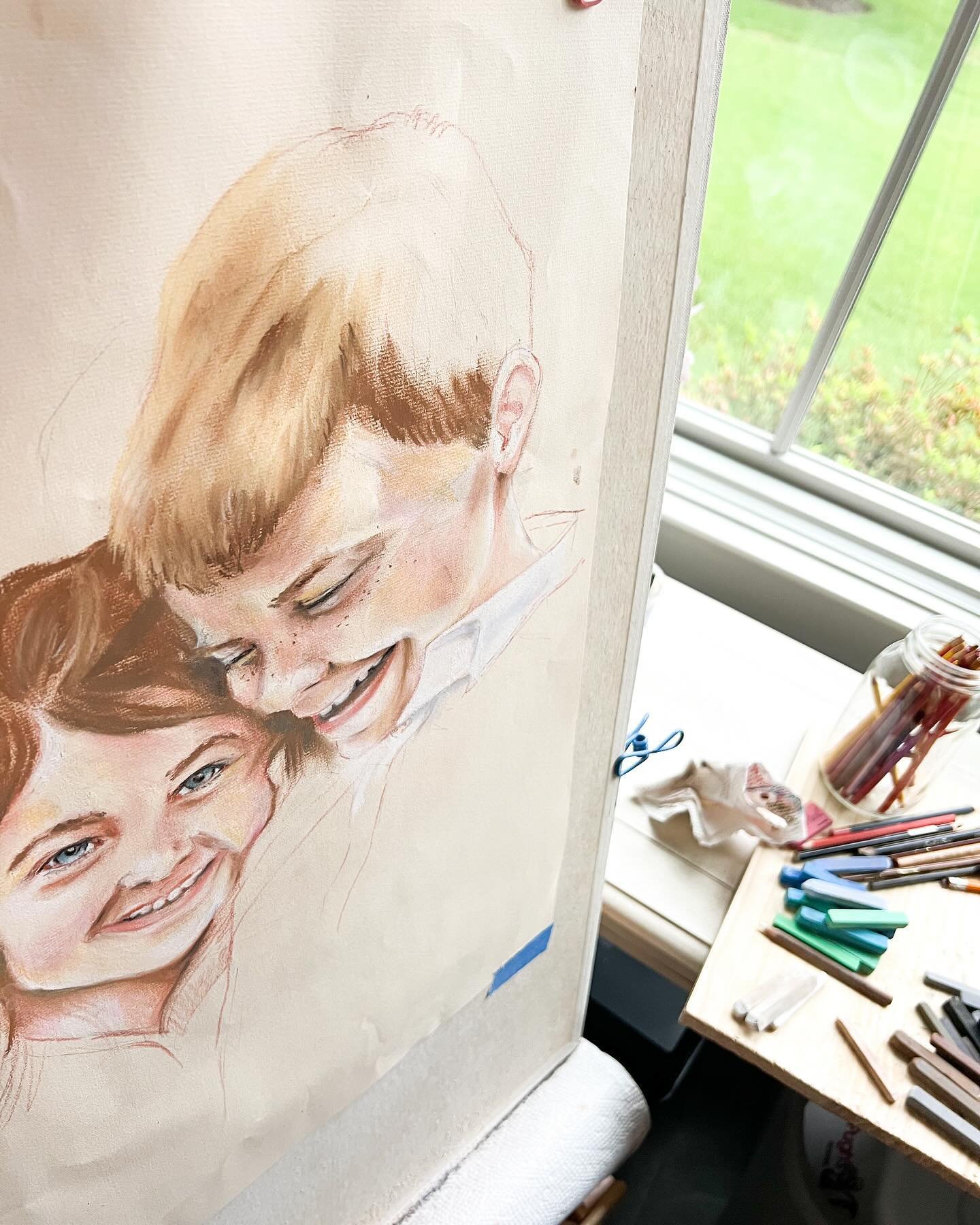 Chalk pastel portraits are rapidly becoming a favorite 🥹
&bull;
#ellywisestudios&nbsp;#creativehappylife #colorfulpaint #chalk #chalkpastel #illustration #vibrant #painter #painting #momdesigner #portrait #chalkpastelportrait