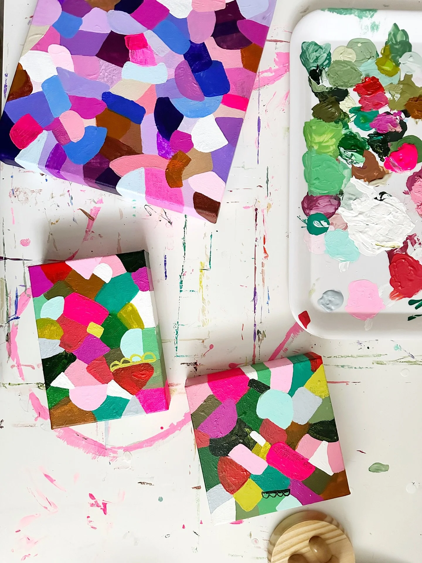 More painting this am. 2 Christmas Holiday Mini&rsquo;s and some Nutcracker friends waiting to have color and personality !