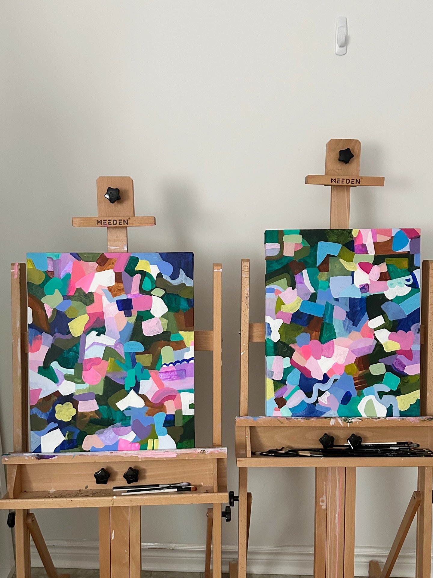 View in the studio this morning. 
Art continues to be one of the only things that makes sense right now 💕