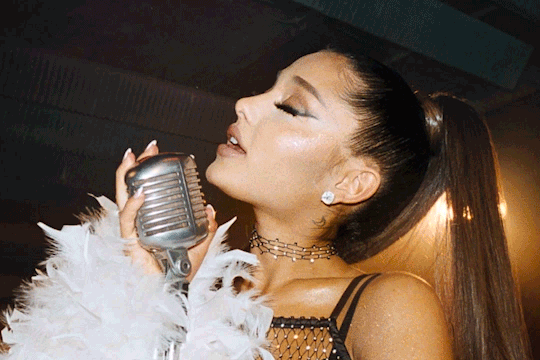 ariana-gif