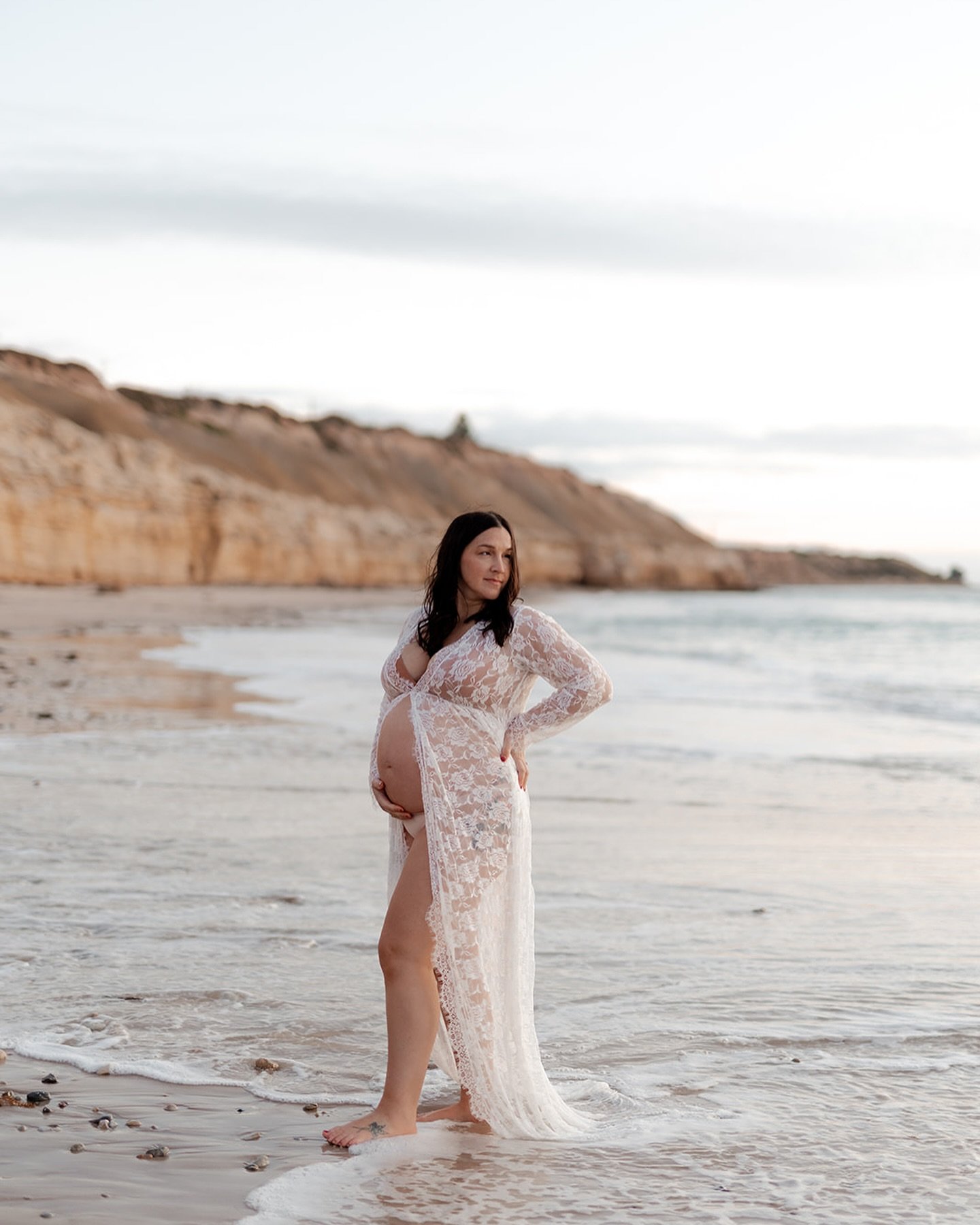 In full bloom with one of my besties 🌸🌜🌊 
&bull;
&bull;
&bull;
&bull;
🏷️ Adelaide maternity photographer, Adelaide family photographer, Adelaide newborn photographer