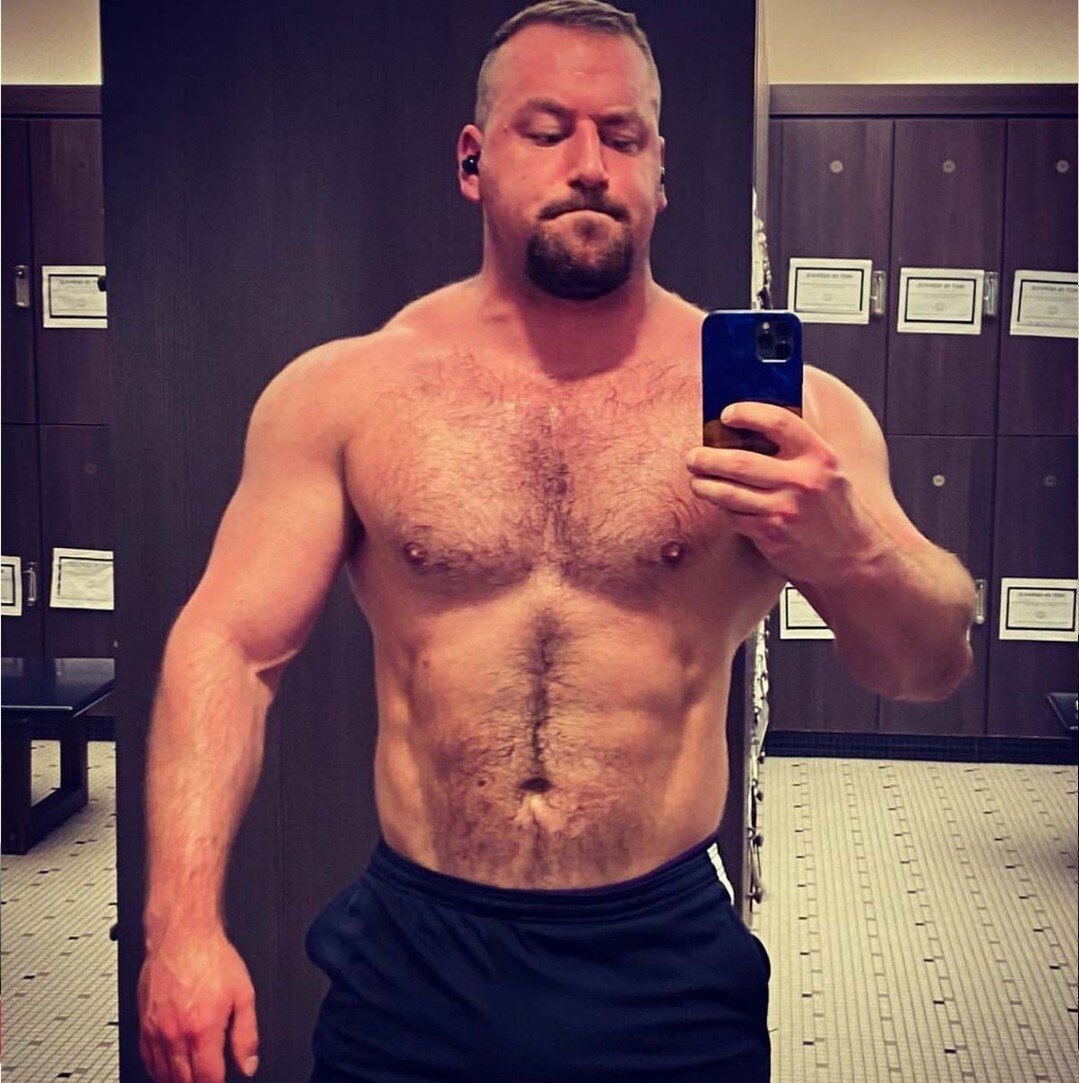 Handsome Gym Selfie with hot @ddoucette !!! 📷📷⁠
#gymlife #handsome #lube #gay #sexlube #lubeitup #musclebear #gaypride #sexygay #gaybear #muscle #muscleflex