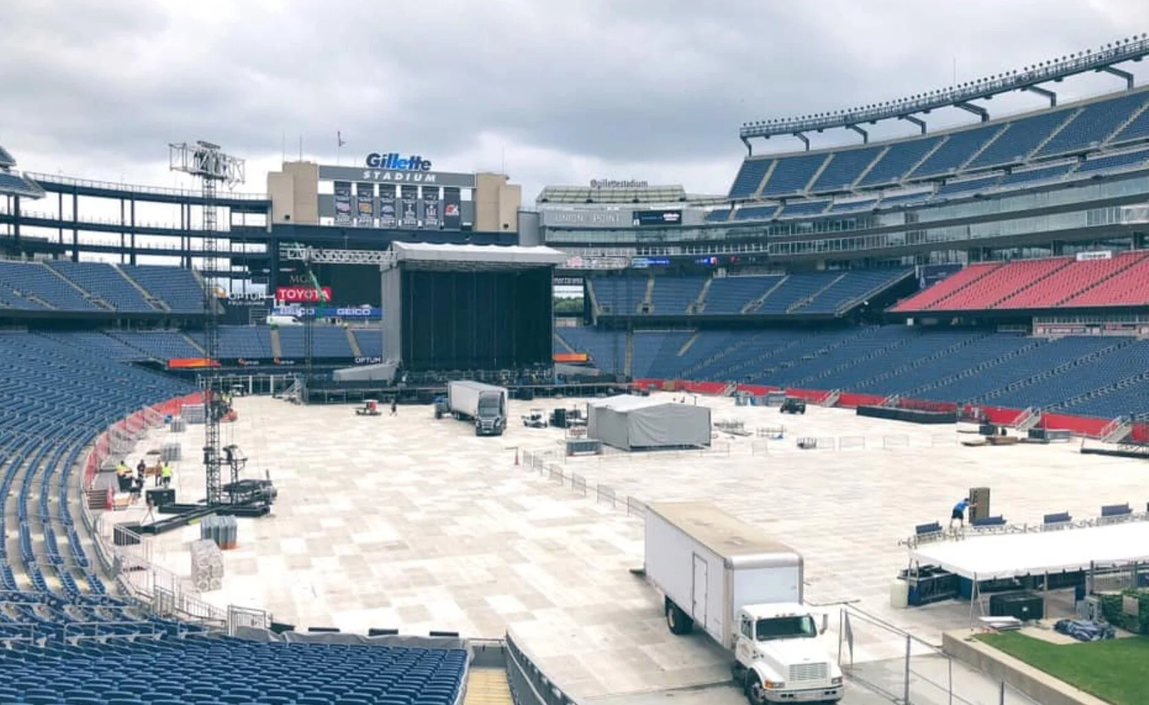 G2-LukeBryan-Gillette-2019.7.jpg