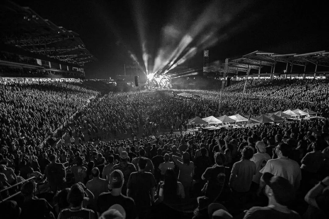 09.01-04.2022 | @Phish | Dick's Sporting Goods Park, Commerce City, CO
.
.
.
📸: @rene_huemer
#staging #concert #liveevents #production #g2structures #stagingcompany #tour #eventstaging #stadiumshow #lifeontheroad #stage #wemakeevents #roofstructure 