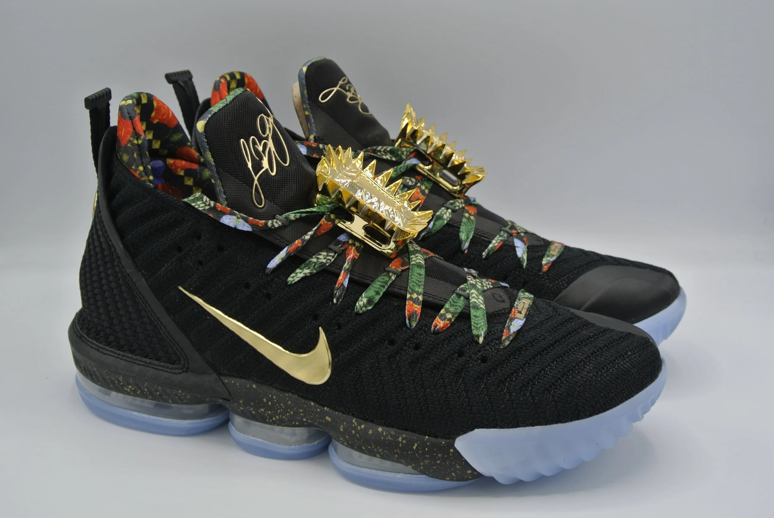 LeBron 16 Watch the Throne (2).JPG