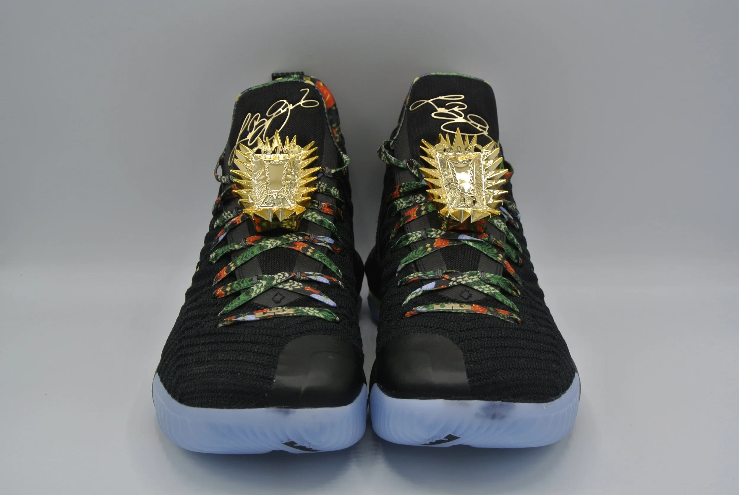 LeBron 16 Watch the Throne (1).JPG