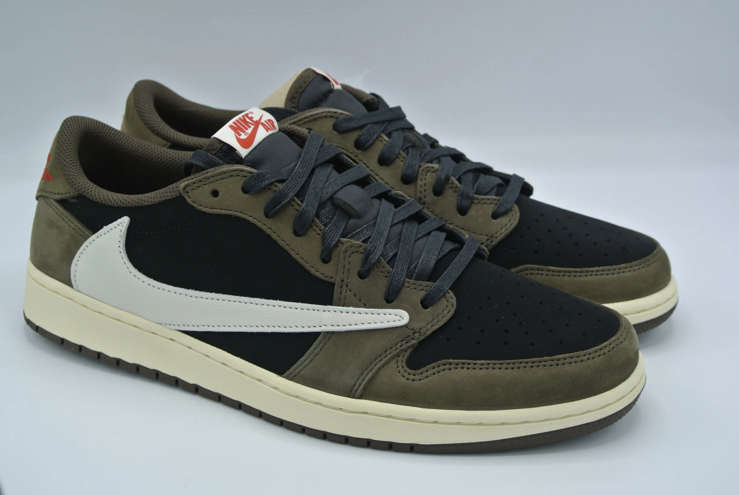 Travis Scott Air Jordan 1 Low (2).JPG