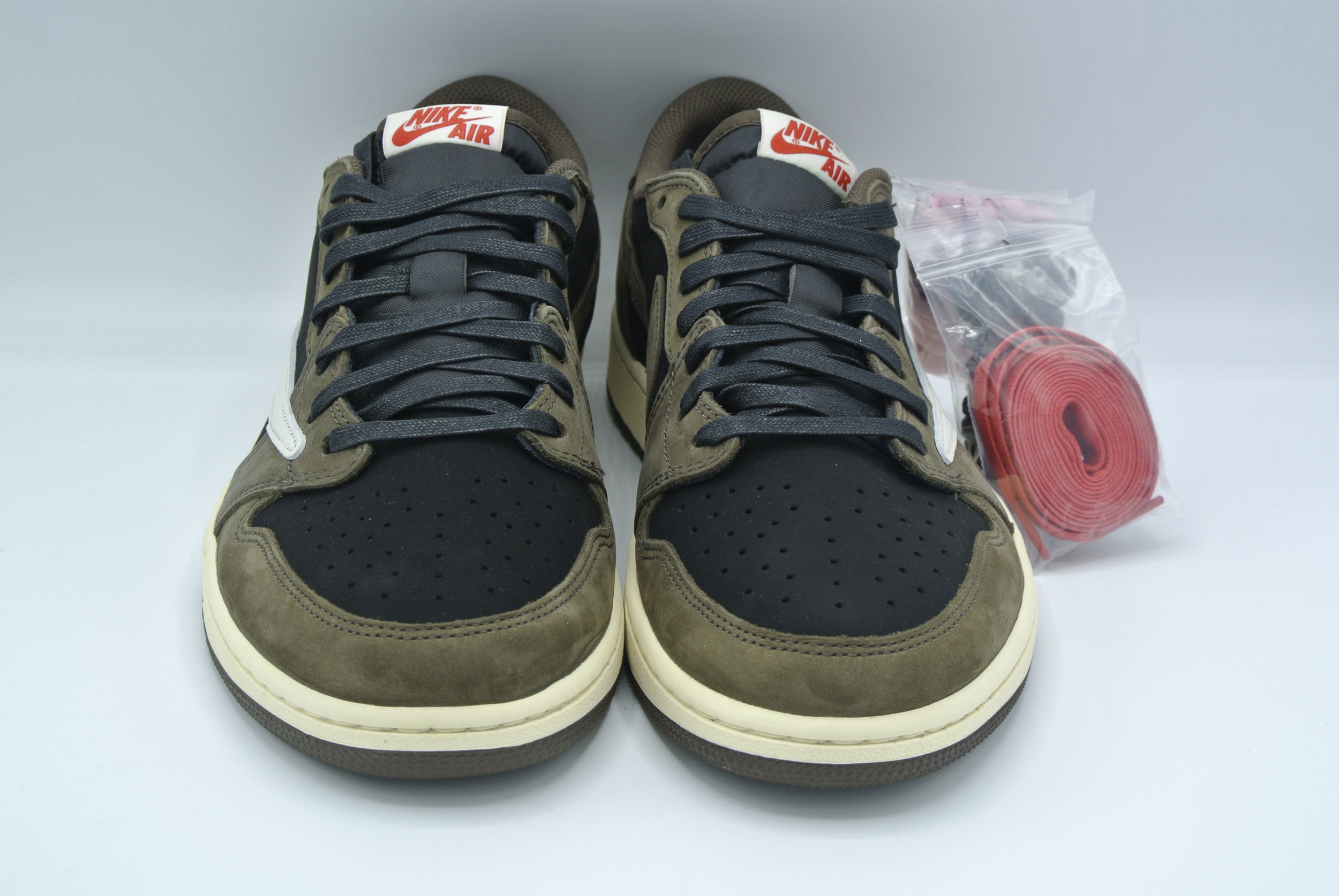 Travis Scott Air Jordan 1 Low (1).JPG