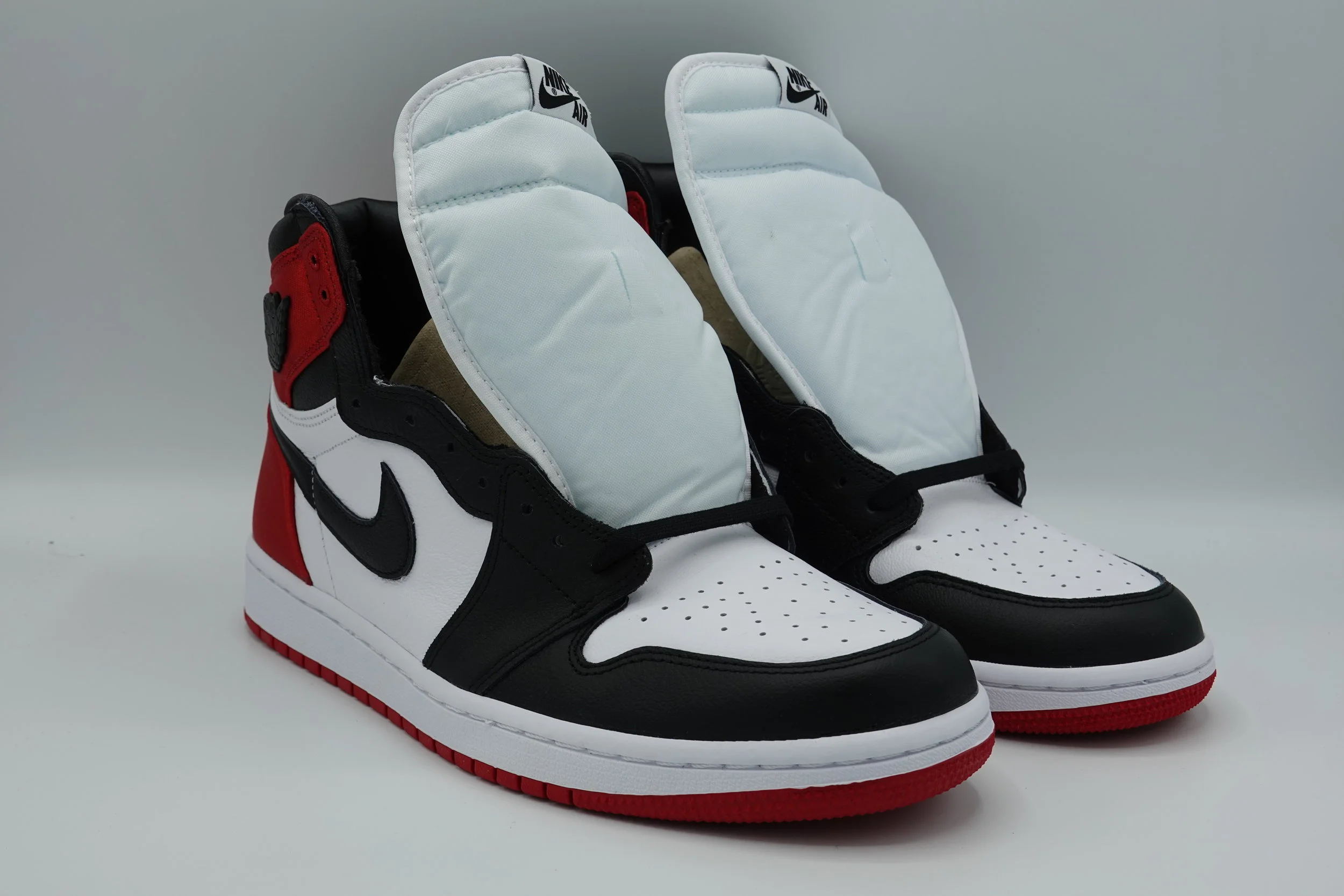 aj1 retro high satin black toe