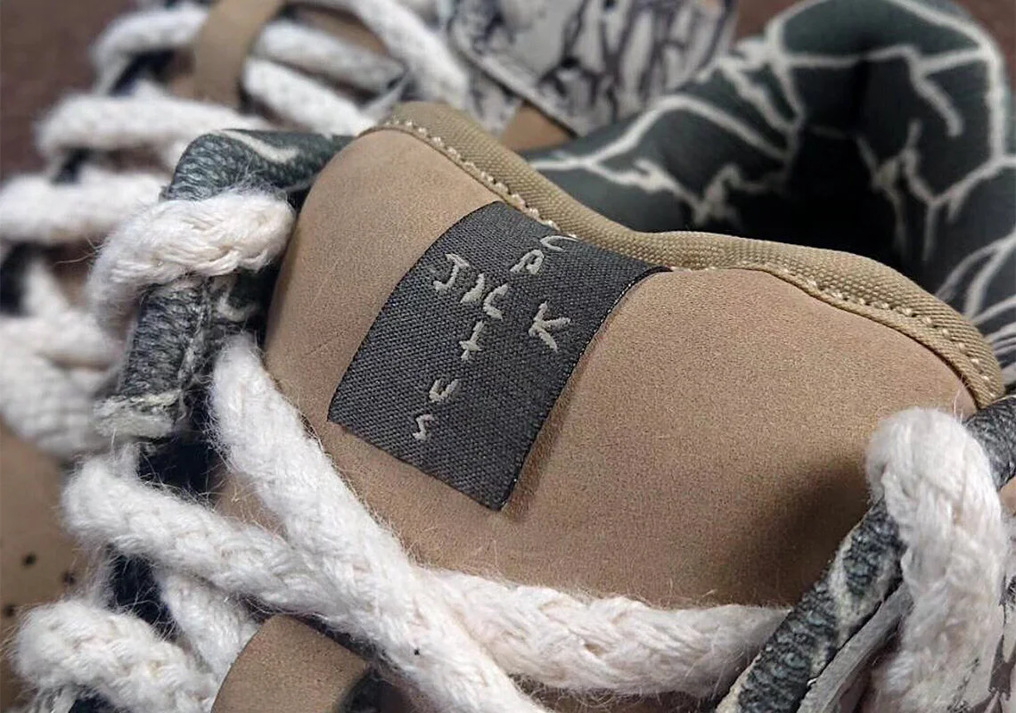 travis-scott-nike-sb-dunk-low-summer-2020-0.jpg