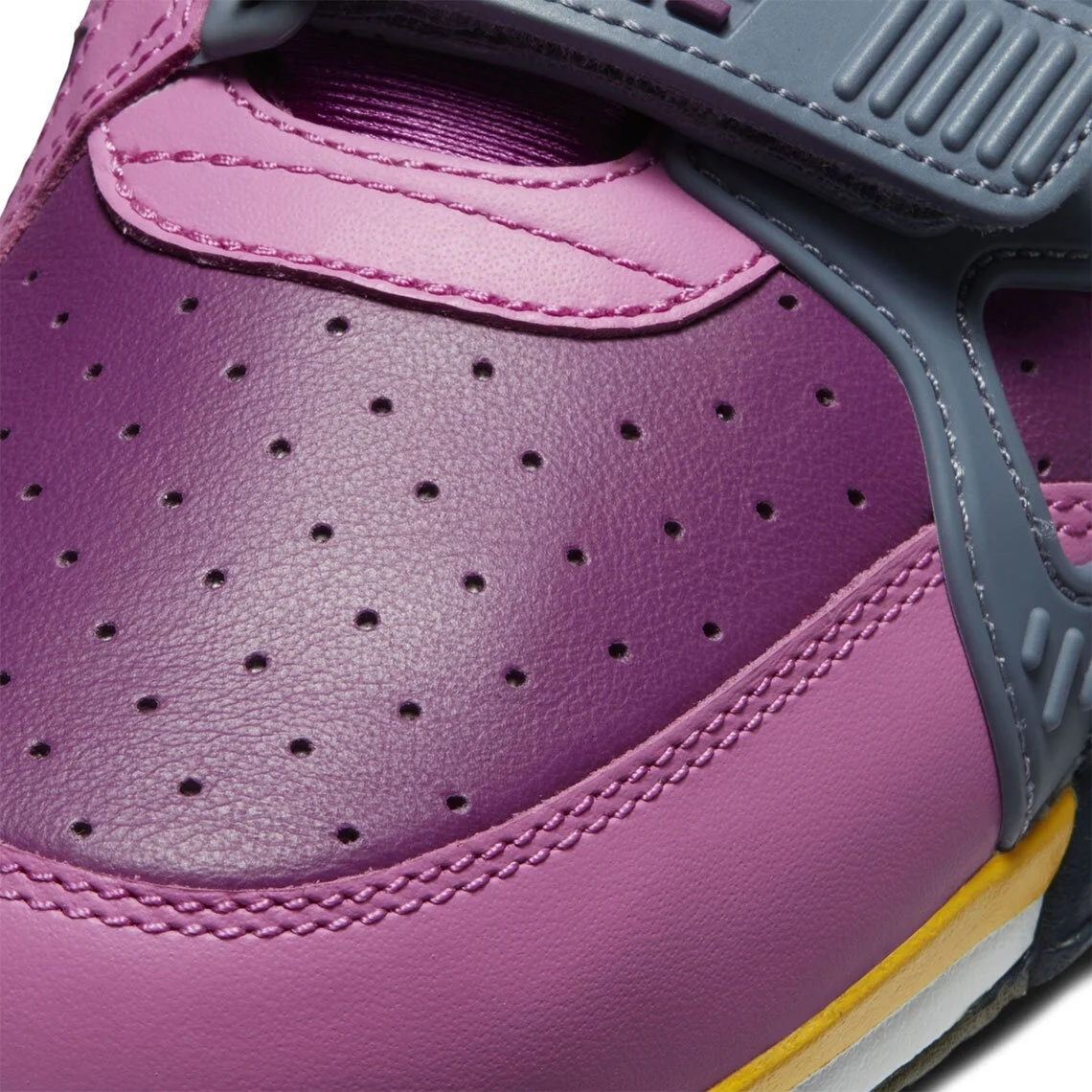 nike_air_trainer_viotech_2020_retro (3).jpg