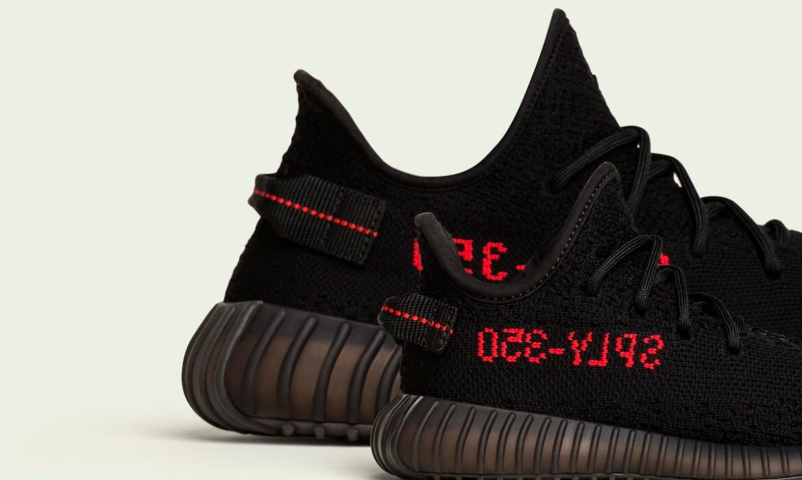 adidas_YEEZY_V2_RB_Lateral_Right_Family_3_PR300_2-1170x700.jpg