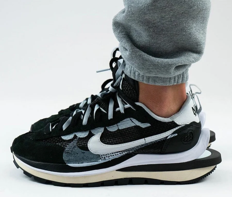 sacai-Nike-VaporWaffle-Black-White-CV1363-001-Release-Date-On-Feet-2.jpg