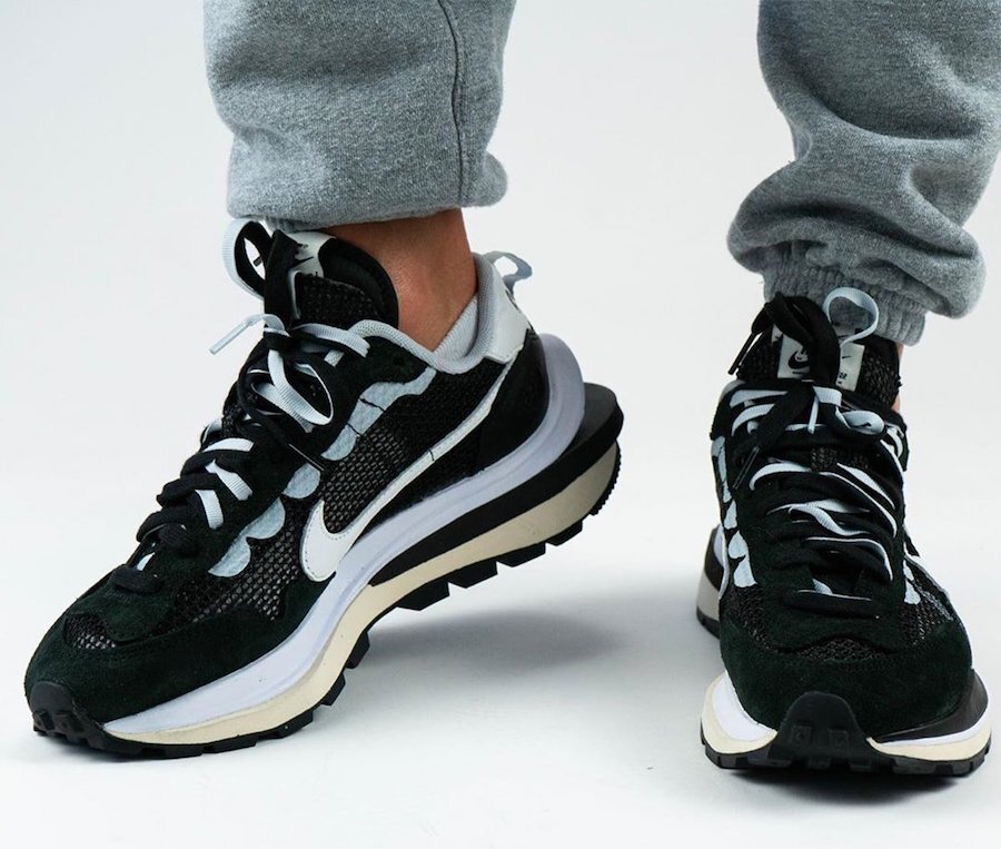 sacai-Nike-VaporWaffle-Black-White-CV1363-001-Release-Date-On-Feet-3.jpg
