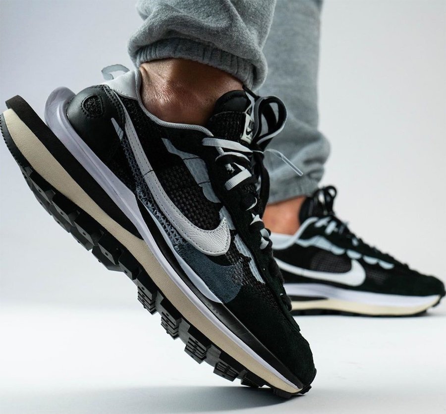 sacai-Nike-VaporWaffle-Black-White-CV1363-001-Release-Date-On-Feet-6.jpg