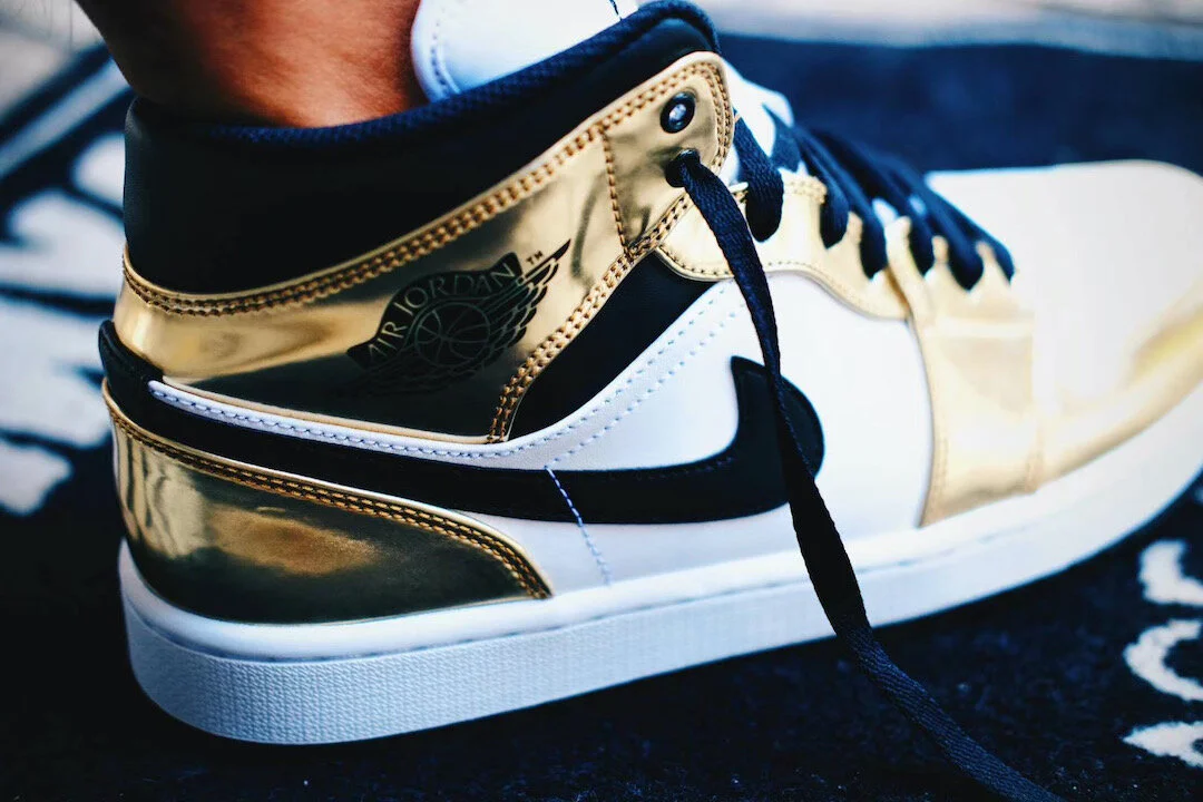 Air-Jordan-1-Mid-White-Metallic-Gold-DC1419-700-Release-Date-5.jpeg