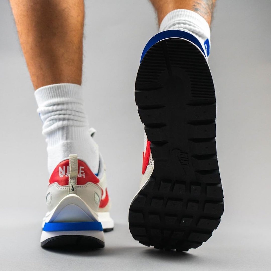 sacai-Nike-VaporWaffle-Sail-Light-Bone-Game-Royal-Sport-Fuchsia-CV1363-100-Release-Date-On-Feet-8.jpg