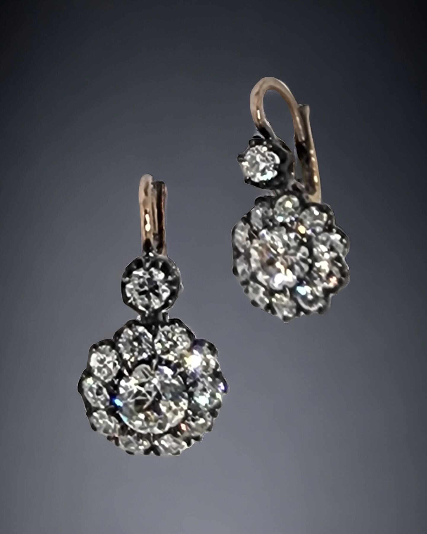 Old cut diamond Dormeuses for today and tonight.
The only pair of diamond earrings you need, if you only need one pair.
We have a few of these drop earrings in our collection nowadays, so simply DM and we will start a conversation to find YOUR perfec