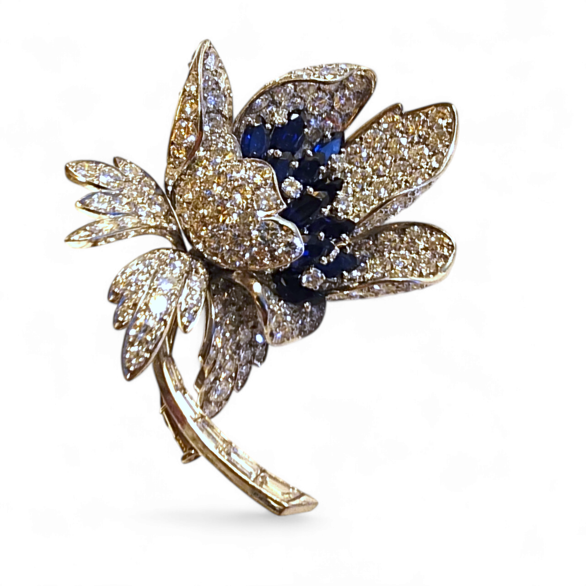 MID-CENTURY PLATINUM DIAMOND SAPPHIRE FLOWER BROOCH