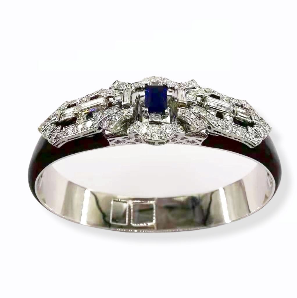 ART DECO SAPPHIRE, DIAMOND PLATINUM DOUBLE CLIP BROOCH AND WHITE GOLD AND LACQUER BANGLE BRACELET. The pair of clips set with round and baguette cut diamonds circa 3 cts twt joins in to the central plaque with an emerald cut sapphire of 1.19 cts fram