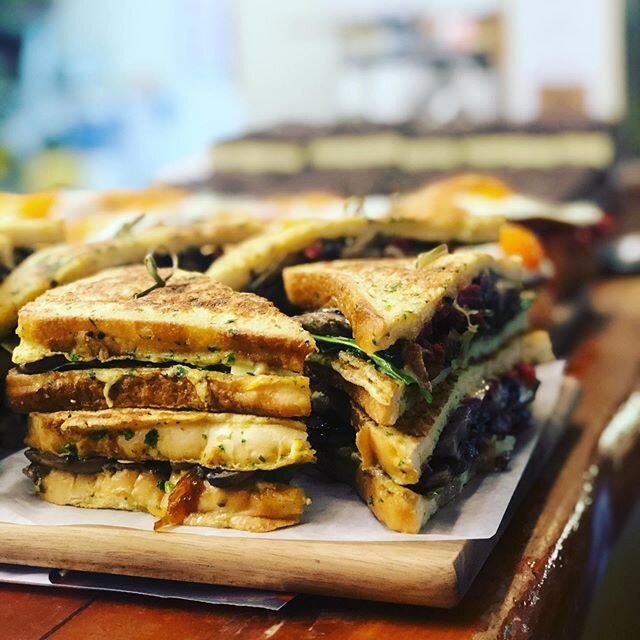 Savoury toastie&rsquo;s are back!!!
-mushroom, spinach, sun-dried tomato, Parmesan cheese, caramelised onion vegetarian toastie 
#supportyourlocal #frenchtoaststyle #getinquick