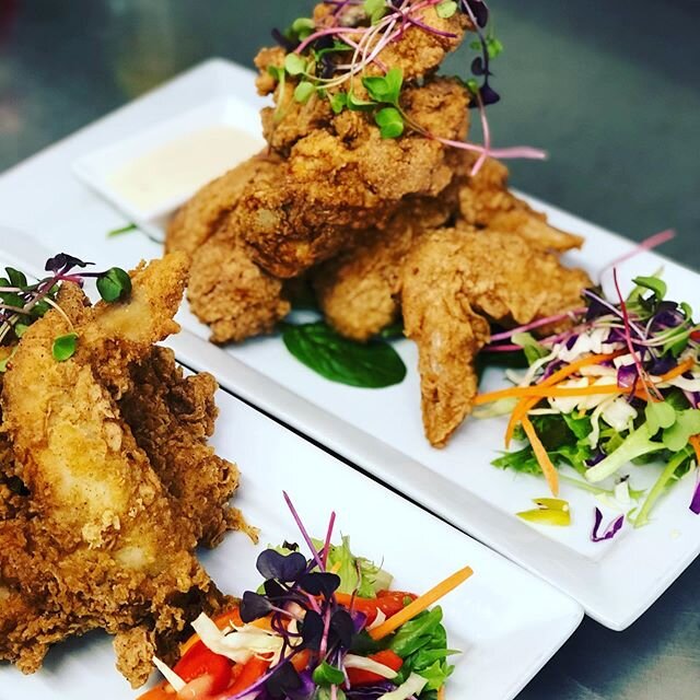 Come on in this weekend for your daily fix of spicy chicken wings served w/ fries and Tabasco mayo 
See you all soon!!
#chickenwings #freshtoorder #ambrosiacafe #richmondmall