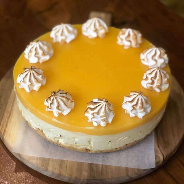 Lemon meringue cheesecake,
In the cabinet today be in quick this won&rsquo;t stay around.
#chessecake #freshlymade #lemonmeringue #ambrosiacafe