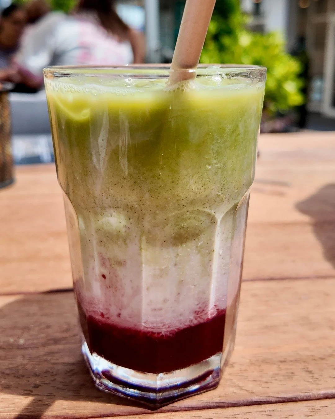 Iced Berry Matcha is back on the sunny table vibes 🍓🍵

You get that bright berry hit at the bottom, then creamy matcha on top. Stir it up and it turns into the perfect sweet, earthy, iced sip.

Are you mixing yours straight away, or drinking it in 
