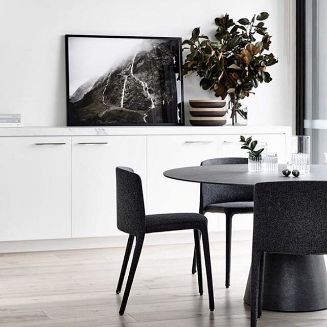 Simple and effective - by @conradarchitects .
.
.
.
#thedecoratorsydney #interiordesign #interiordecorating #architecture #black #white #monochromatic #simple #clean #minimal #modern #contemporary #art #flowers #diningroom #chair #buffet #styling #fl