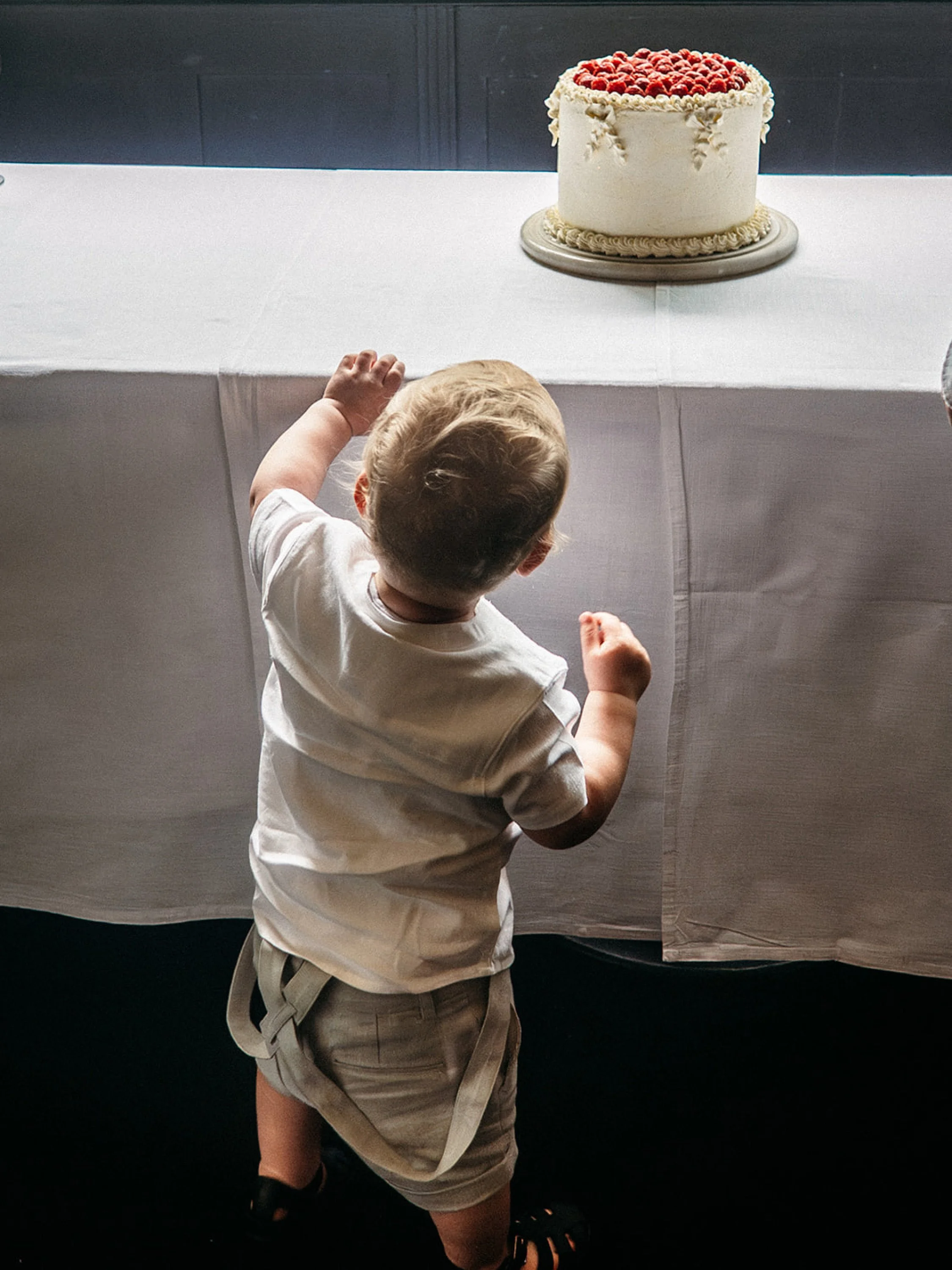 Row &amp; Daniel had a gorgeously intimate gathering with their closest family.

Keeping it simple doesn&rsquo;t mean it has to be dull. And this was far from it.

From Row&rsquo;s beautiful vintage 1930s silk satin tea dress, to the always-gorgeous 