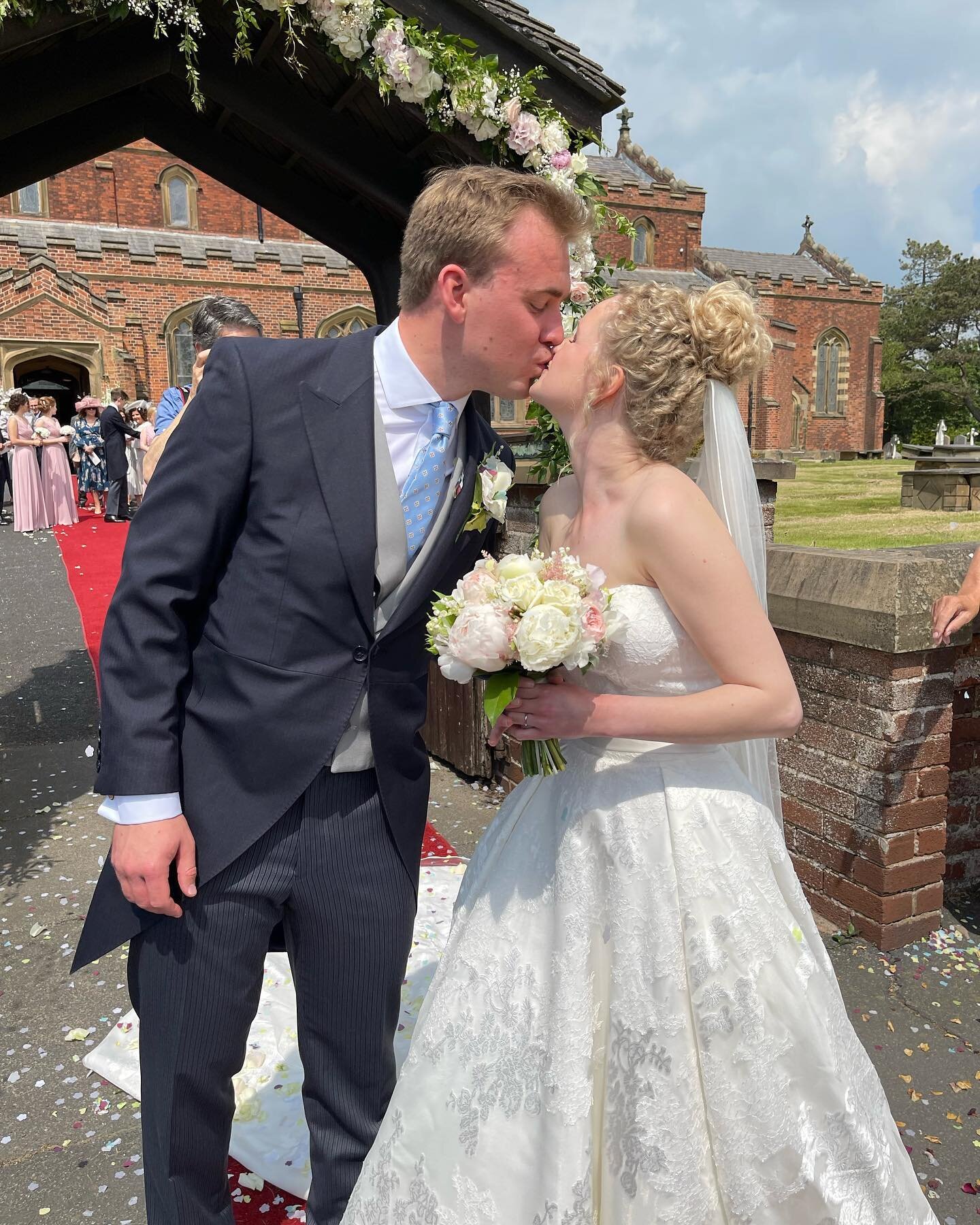 Massive Congratulations to @joeshaw_94 &amp; @camillaroseshaw these two wonderful folks celebrated their magnificent lockdown wedding yesterday with all their friends &amp; family just 2 years later at @royallythamgolf #lockdownwedding #weddingcelebr